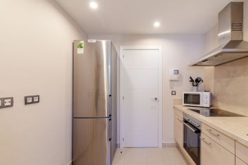 https://cdn.resales-online.com/public/vs9n5zw5gq/properties/d5cf5118686a11f086ca02a3ded47a2d/w1200/10-bb915d1cb19341576dcdc994b81ab9c5.jpg?v=1753461816