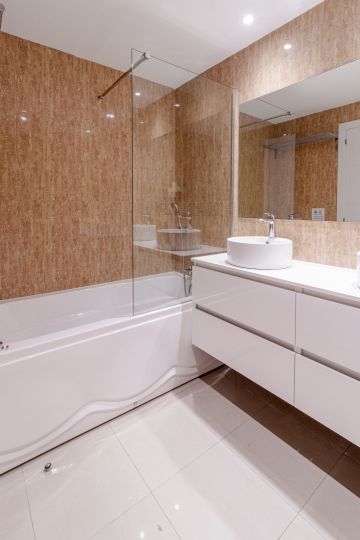 https://cdn.resales-online.com/public/vs9n5zw5gq/properties/d5cf5118686a11f086ca02a3ded47a2d/w1200/12-53013098fcab6c38b1379cd33298e050.jpg?v=1753461816