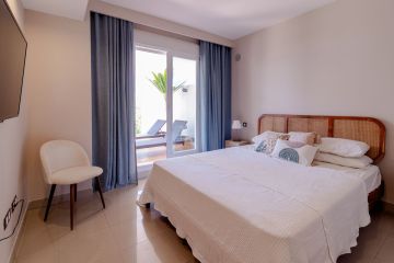 https://cdn.resales-online.com/public/vs9n5zw5gq/properties/d5cf5118686a11f086ca02a3ded47a2d/w1200/14-d70dc3102c00d7be0e872dfe1c1f86d7.jpg?v=1753461816