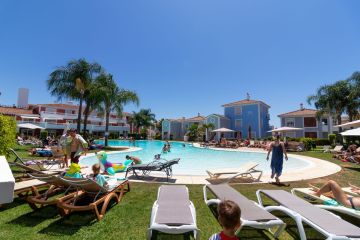 https://cdn.resales-online.com/public/vs9n5zw5gq/properties/d5cf5118686a11f086ca02a3ded47a2d/w1200/2-5bd7b9d04b45e33852eaf0ec6670150d.jpg?v=1753461816