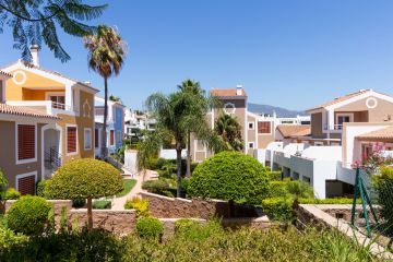 https://cdn.resales-online.com/public/vs9n5zw5gq/properties/d5cf5118686a11f086ca02a3ded47a2d/w1200/26-c684a62c9f160a1f90904dd925da0645.jpg?v=1753461816