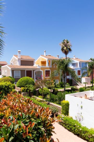 https://cdn.resales-online.com/public/vs9n5zw5gq/properties/d5cf5118686a11f086ca02a3ded47a2d/w1200/27-f6e8bc237ba13ac4c268badec6354f3d.jpg?v=1753461816