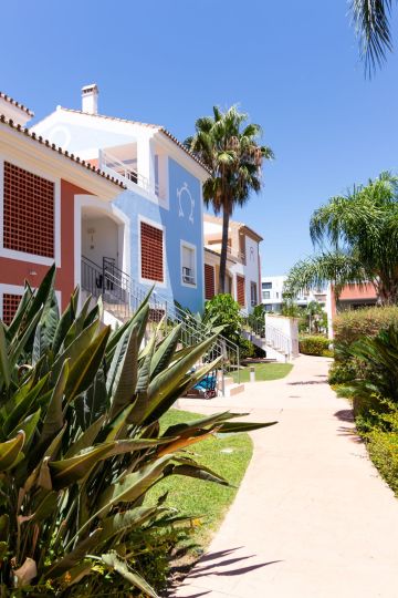 https://cdn.resales-online.com/public/vs9n5zw5gq/properties/d5cf5118686a11f086ca02a3ded47a2d/w1200/28-ef19a2c59920e2e087cd278a51b6dbf8.jpg?v=1753461816