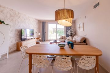 https://cdn.resales-online.com/public/vs9n5zw5gq/properties/d5cf5118686a11f086ca02a3ded47a2d/w1200/6-241328e1bcc9c0d8ce1222beb6c967a8.jpg?v=1753461816