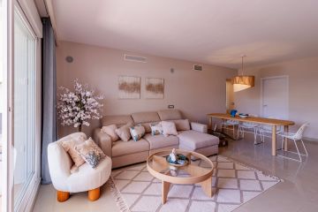 https://cdn.resales-online.com/public/vs9n5zw5gq/properties/d5cf5118686a11f086ca02a3ded47a2d/w1200/7-aa4cc561180b369757c0bb4af9886cd3.jpg?v=1753461816