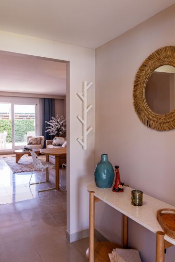 https://cdn.resales-online.com/public/vs9n5zw5gq/properties/d5cf5118686a11f086ca02a3ded47a2d/w1200/8-e64a9055bba3e77ac8aca3b893cdf826.jpg?v=1753461816