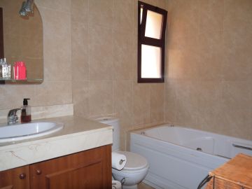 https://cdn.resales-online.com/public/qqh9r7fpcoehzrpl/properties/91a5c5a56bb511f086ca02a3ded47a2d/w1200/10-bb915d1cb19341576dcdc994b81ab9c5.jpg?v=1753781691