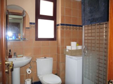 https://cdn.resales-online.com/public/qqh9r7fpcoehzrpl/properties/91a5c5a56bb511f086ca02a3ded47a2d/w1200/12-53013098fcab6c38b1379cd33298e050.jpg?v=1753781691