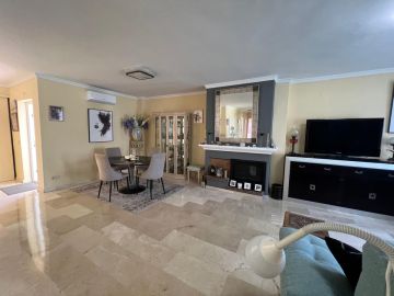 https://cdn.resales-online.com/public/l5qiehb852/properties/605a97046bae11f086ca02a3ded47a2d/w1200/2-5bd7b9d04b45e33852eaf0ec6670150d.jpg?v=1753713149