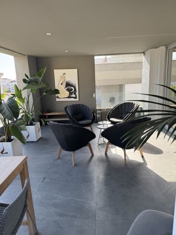 https://cdn.resales-online.com/public/ljzevzw57hvw4a7r/properties/c75a07d760c111f086ca02a3ded47a2d/w1200/12-53013098fcab6c38b1379cd33298e050.jpg?v=1752509177