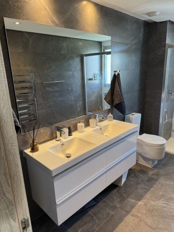 https://cdn.resales-online.com/public/ljzevzw57hvw4a7r/properties/c75a07d760c111f086ca02a3ded47a2d/w1200/19-d0ed7da2012a09046d307c195d98e7d6.jpg?v=1752509177