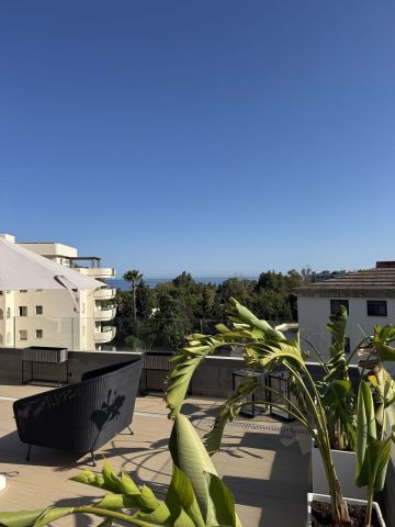 https://cdn.resales-online.com/public/ljzevzw57hvw4a7r/properties/c75a07d760c111f086ca02a3ded47a2d/w1200/3-e898b2bb2a2fdfd06d2c39894dce8316.jpg?v=1752509177
