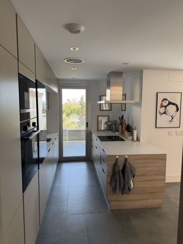 https://cdn.resales-online.com/public/ljzevzw57hvw4a7r/properties/c75a07d760c111f086ca02a3ded47a2d/w1200/7-aa4cc561180b369757c0bb4af9886cd3.jpg?v=1752509177