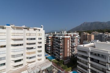 https://cdn.resales-online.com/public/86l1hb0hs4/properties/0990e91d6c7011f086ca02a3ded47a2d/w1200/13-5fd73dea700db77384c091ca9818b1a9.jpg?v=1753792489