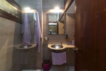 https://cdn.resales-online.com/public/86l1hb0hs4/properties/0990e91d6c7011f086ca02a3ded47a2d/w1200/4-c23c0f86247804fa50226aecd8b0b2c8.jpg?v=1753792489