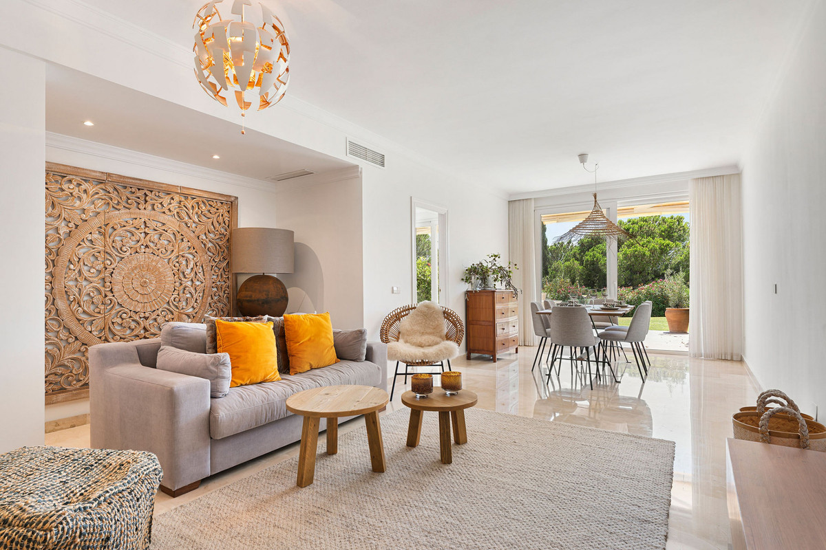 https://cdn.resales-online.com/public/txv46fuv30/properties/a5cc9d656cfc11f086ca02a3ded47a2d/w1200/1-7980e48d732b6fc85c14b43b94d2aa54.jpg?v=1753852881