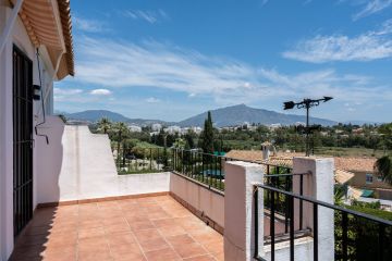 https://cdn.resales-online.com/public/ffy5dwawcp/properties/408893a66dcb11f086ca02a3ded47a2d/w1200/21-2c707e7c511429b4f8ec4ee5f221ddb6.jpg?v=1753941617