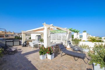 https://cdn.resales-online.com/public/feh838s22c/properties/44b78241711d11f086ca02a3ded47a2d/w1200/17-dd5fcd4f0eb487dfa3803f7e20814c0e.jpg?v=1754307772