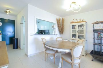 https://cdn.resales-online.com/public/feh838s22c/properties/44b78241711d11f086ca02a3ded47a2d/w1200/2-5bd7b9d04b45e33852eaf0ec6670150d.jpg?v=1754307772