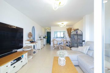 https://cdn.resales-online.com/public/feh838s22c/properties/44b78241711d11f086ca02a3ded47a2d/w1200/3-e898b2bb2a2fdfd06d2c39894dce8316.jpg?v=1754307772
