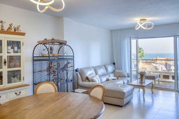https://cdn.resales-online.com/public/feh838s22c/properties/44b78241711d11f086ca02a3ded47a2d/w1200/4-c23c0f86247804fa50226aecd8b0b2c8.jpg?v=1754307772