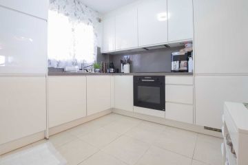 https://cdn.resales-online.com/public/feh838s22c/properties/44b78241711d11f086ca02a3ded47a2d/w1200/5-3595ad71cbd87be6c3643a4285ef4791.jpg?v=1754307772