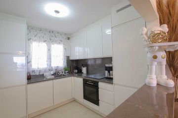 https://cdn.resales-online.com/public/feh838s22c/properties/44b78241711d11f086ca02a3ded47a2d/w1200/6-241328e1bcc9c0d8ce1222beb6c967a8.jpg?v=1754307772
