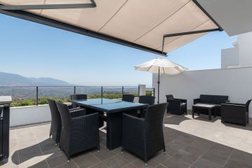 https://cdn.resales-online.com/public/426vqvgpoz/properties/fd78bd3e711611f086ca02a3ded47a2d/w1200/26-c684a62c9f160a1f90904dd925da0645.jpg?v=1754307875