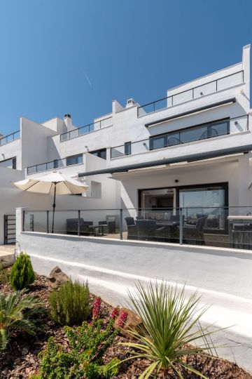 https://cdn.resales-online.com/public/426vqvgpoz/properties/fd78bd3e711611f086ca02a3ded47a2d/w1200/3-e898b2bb2a2fdfd06d2c39894dce8316.jpg?v=1754307875