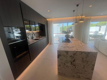 https://cdn.resales-online.com/public/w0n1xpbhihka6av5/properties/b7b72604734f11f086ca02a3ded47a2d/w1200/12-53013098fcab6c38b1379cd33298e050.jpg?v=1754548266