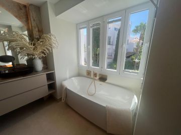 https://cdn.resales-online.com/public/w0n1xpbhihka6av5/properties/b7b72604734f11f086ca02a3ded47a2d/w1200/16-ec67b526875bf0124b6ce4328a754439.jpg?v=1754548266