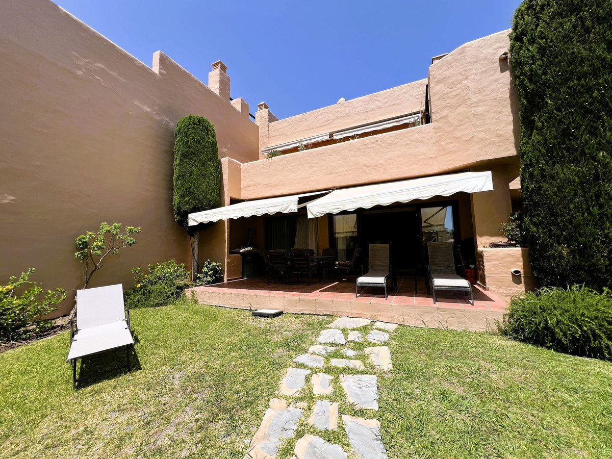 https://cdn.resales-online.com/public/l5qiehb852/properties/9e9418d16e3b11f086ca02a3ded47a2d/w1200/15-11d12f2f454f2f5e9b981fdd8b901d51.jpg?v=1753992071