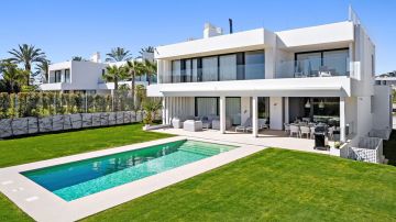 https://cdn.resales-online.com/public/su2jrcdvgq/properties/3fb0bf2b73b211f086ca02a3ded47a2d/w1200/1-7980e48d732b6fc85c14b43b94d2aa54.jpg?v=1754590585