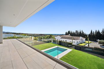 https://cdn.resales-online.com/public/su2jrcdvgq/properties/3fb0bf2b73b211f086ca02a3ded47a2d/w1200/13-5fd73dea700db77384c091ca9818b1a9.jpg?v=1754590585
