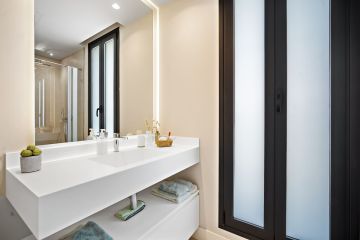 https://cdn.resales-online.com/public/su2jrcdvgq/properties/3fb0bf2b73b211f086ca02a3ded47a2d/w1200/14-d70dc3102c00d7be0e872dfe1c1f86d7.jpg?v=1754590585