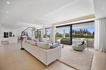 https://cdn.resales-online.com/public/su2jrcdvgq/properties/3fb0bf2b73b211f086ca02a3ded47a2d/w1200/32-e7f90ea5feef5e01d64d74d6b6d8a834.jpg?v=1754590585