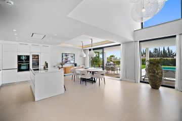 https://cdn.resales-online.com/public/su2jrcdvgq/properties/3fb0bf2b73b211f086ca02a3ded47a2d/w1200/34-2e8657844e540eba0189d71f472ffca9.jpg?v=1754590585