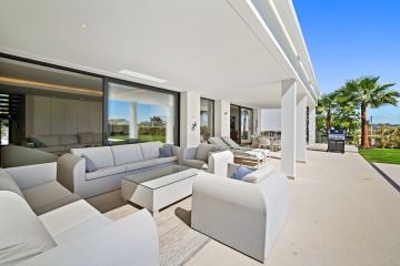 https://cdn.resales-online.com/public/su2jrcdvgq/properties/3fb0bf2b73b211f086ca02a3ded47a2d/w1200/47-b3a03718b4ecea17fd5585e425dce0e2.jpg?v=1754590585