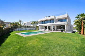https://cdn.resales-online.com/public/su2jrcdvgq/properties/3fb0bf2b73b211f086ca02a3ded47a2d/w1200/48-995152433a6d9da26e318d14b54534ba.jpg?v=1754590585