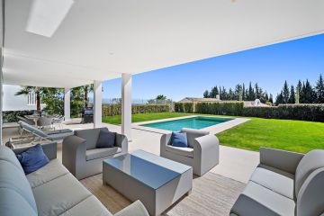 https://cdn.resales-online.com/public/su2jrcdvgq/properties/3fb0bf2b73b211f086ca02a3ded47a2d/w1200/49-e4a2fb57c7644d14d3ccd34084db1526.jpg?v=1754590585