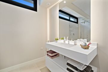 https://cdn.resales-online.com/public/su2jrcdvgq/properties/3fb0bf2b73b211f086ca02a3ded47a2d/w1200/52-aa08978ddec66a09ad5932aa90b5d90c.jpg?v=1754590585
