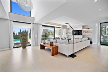 https://cdn.resales-online.com/public/su2jrcdvgq/properties/3fb0bf2b73b211f086ca02a3ded47a2d/w1200/8-e64a9055bba3e77ac8aca3b893cdf826.jpg?v=1754590585