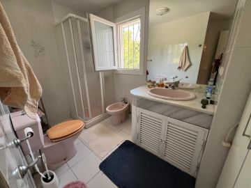 https://cdn.resales-online.com/public/l5qiehb852/properties/7ec8efe3783411f086ca02a3ded47a2d/w1200/16-ec67b526875bf0124b6ce4328a754439.jpg?v=1755089649