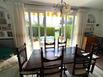 https://cdn.resales-online.com/public/l5qiehb852/properties/7ec8efe3783411f086ca02a3ded47a2d/w1200/3-e898b2bb2a2fdfd06d2c39894dce8316.jpg?v=1755089649