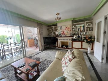 https://cdn.resales-online.com/public/l5qiehb852/properties/7ec8efe3783411f086ca02a3ded47a2d/w1200/6-241328e1bcc9c0d8ce1222beb6c967a8.jpg?v=1755089649