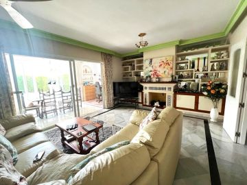 https://cdn.resales-online.com/public/l5qiehb852/properties/7ec8efe3783411f086ca02a3ded47a2d/w1200/7-aa4cc561180b369757c0bb4af9886cd3.jpg?v=1755089649