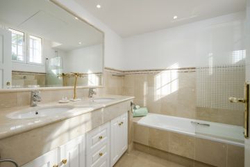 https://cdn.resales-online.com/public/b3evhsn1uj/properties/37321c30799711f086ca02a3ded47a2d/w1200/38-9b9a71c4c46e127e5c6f91a74b158396.jpg?v=1755238681