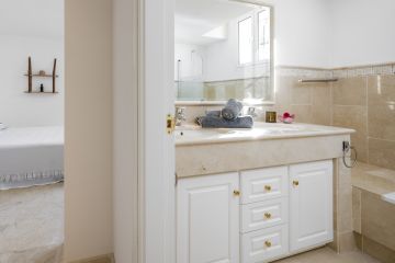 https://cdn.resales-online.com/public/b3evhsn1uj/properties/37321c30799711f086ca02a3ded47a2d/w1200/43-a8f5d713bac48f35147f2e8bcee96193.jpg?v=1755238681