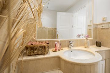 https://cdn.resales-online.com/public/b3evhsn1uj/properties/37321c30799711f086ca02a3ded47a2d/w1200/46-0edebaf512af70cdbc38d73d8131be5b.jpg?v=1755238681