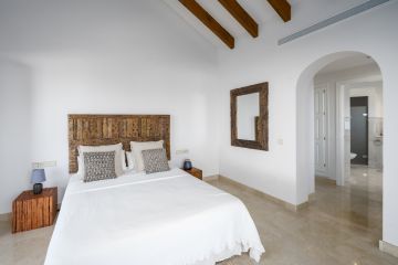 https://cdn.resales-online.com/public/b3evhsn1uj/properties/37321c30799711f086ca02a3ded47a2d/w1200/52-aa08978ddec66a09ad5932aa90b5d90c.jpg?v=1755238681